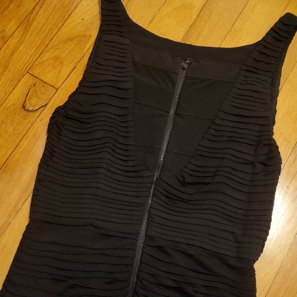 Alice + Olivia Black Sleeveless Dress - Picture 5 of 12